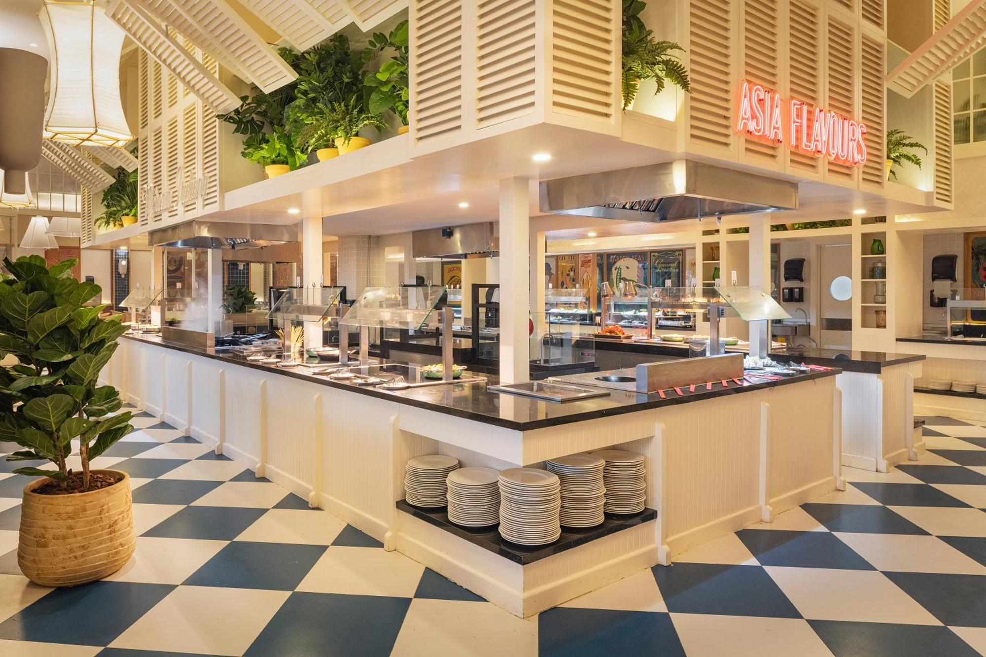 فندق Ocean Eden Bay (Adults Only) Spring Rises المظهر الخارجي الصورة The buffet at the restaurant
