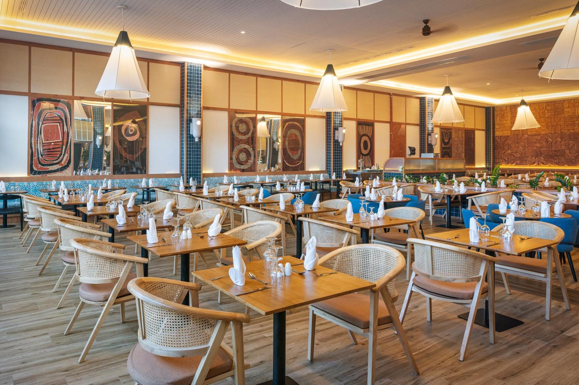 فندق Ocean Eden Bay (Adults Only) Spring Rises المظهر الخارجي الصورة The interior of the restaurant